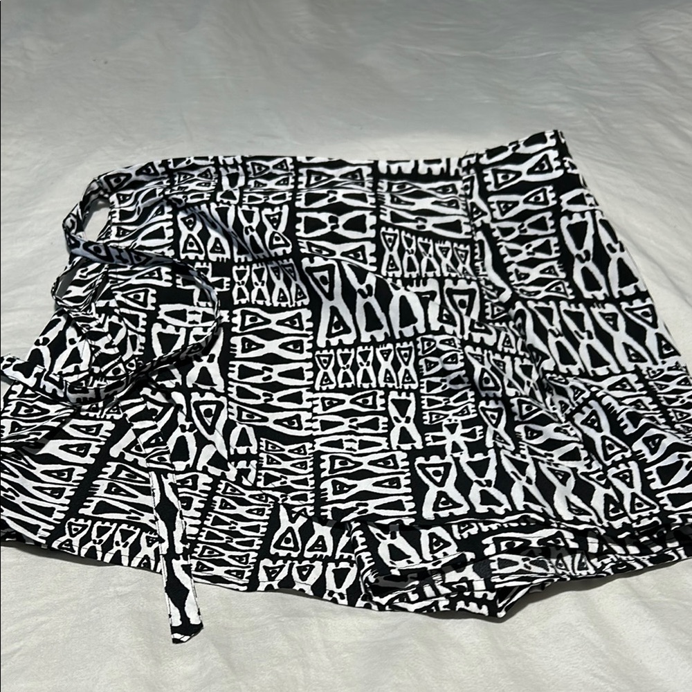 Sanctuary Black and White Patterned Skort